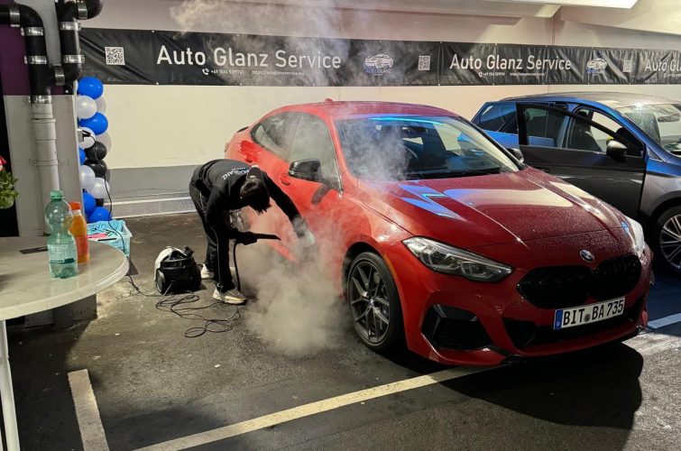 BMW 2er Gran Coupé (rot) – lackschonende Dampf-Reinigung bei Auto Glanz Service, Neu-Isenburg (Parkhaus Süd, Ebene 5)